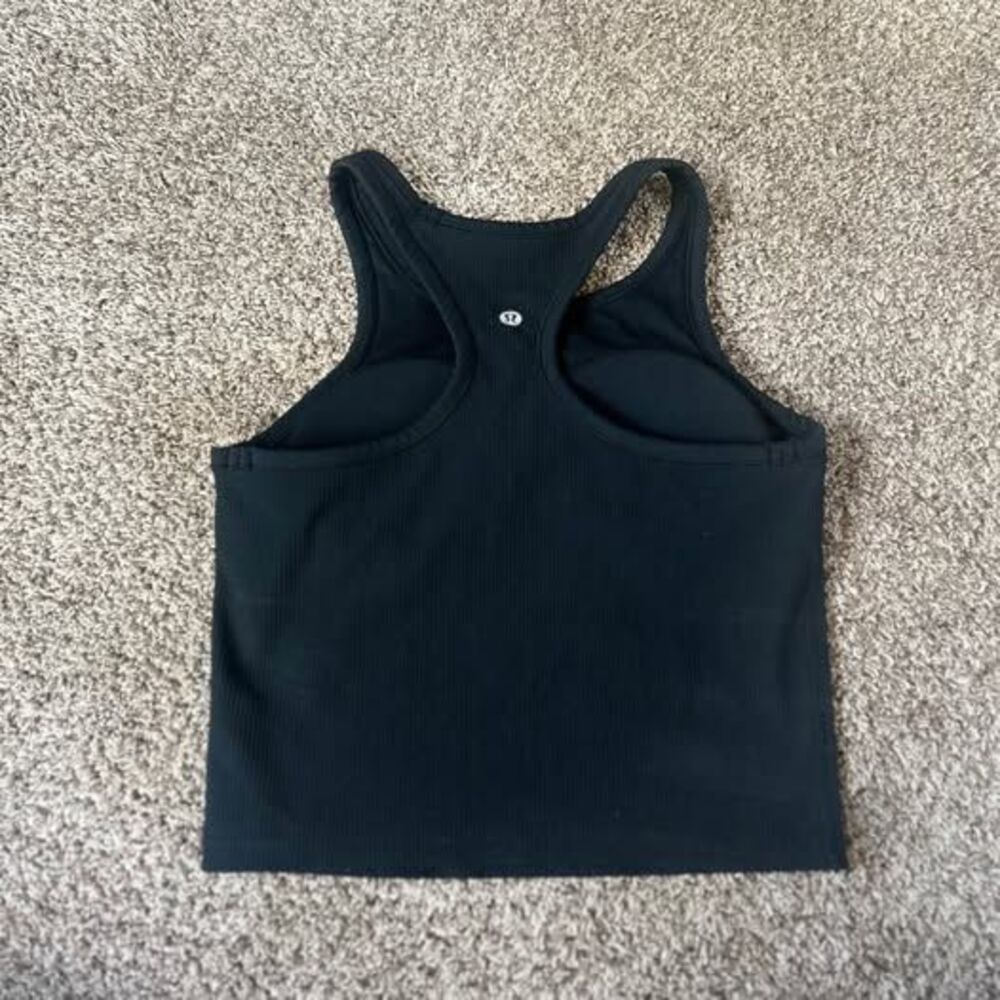 Black Lululemon tank